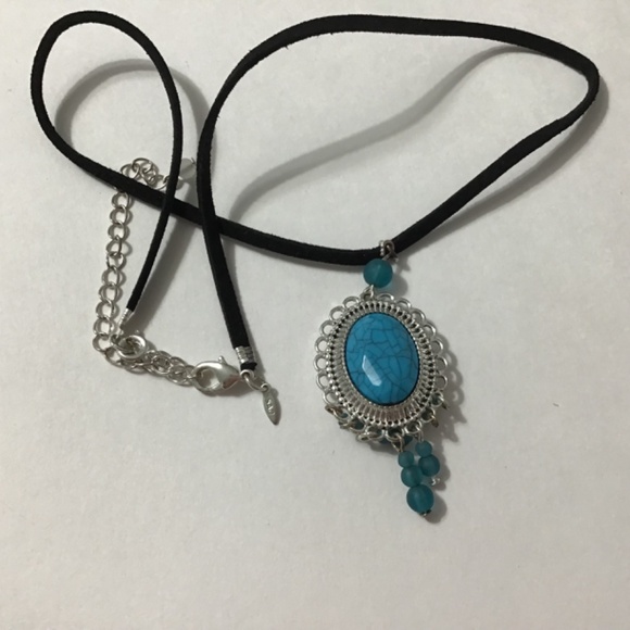 Turquoise Silver Tone Necklace Suede band Earrings - Picture 3 of 8